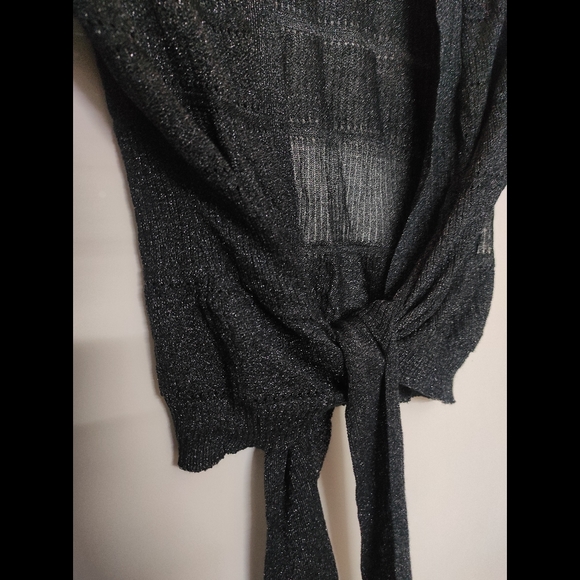 ❌SOLD❌ BLACK SHIMMER SHRUG - Picture 4 of 6